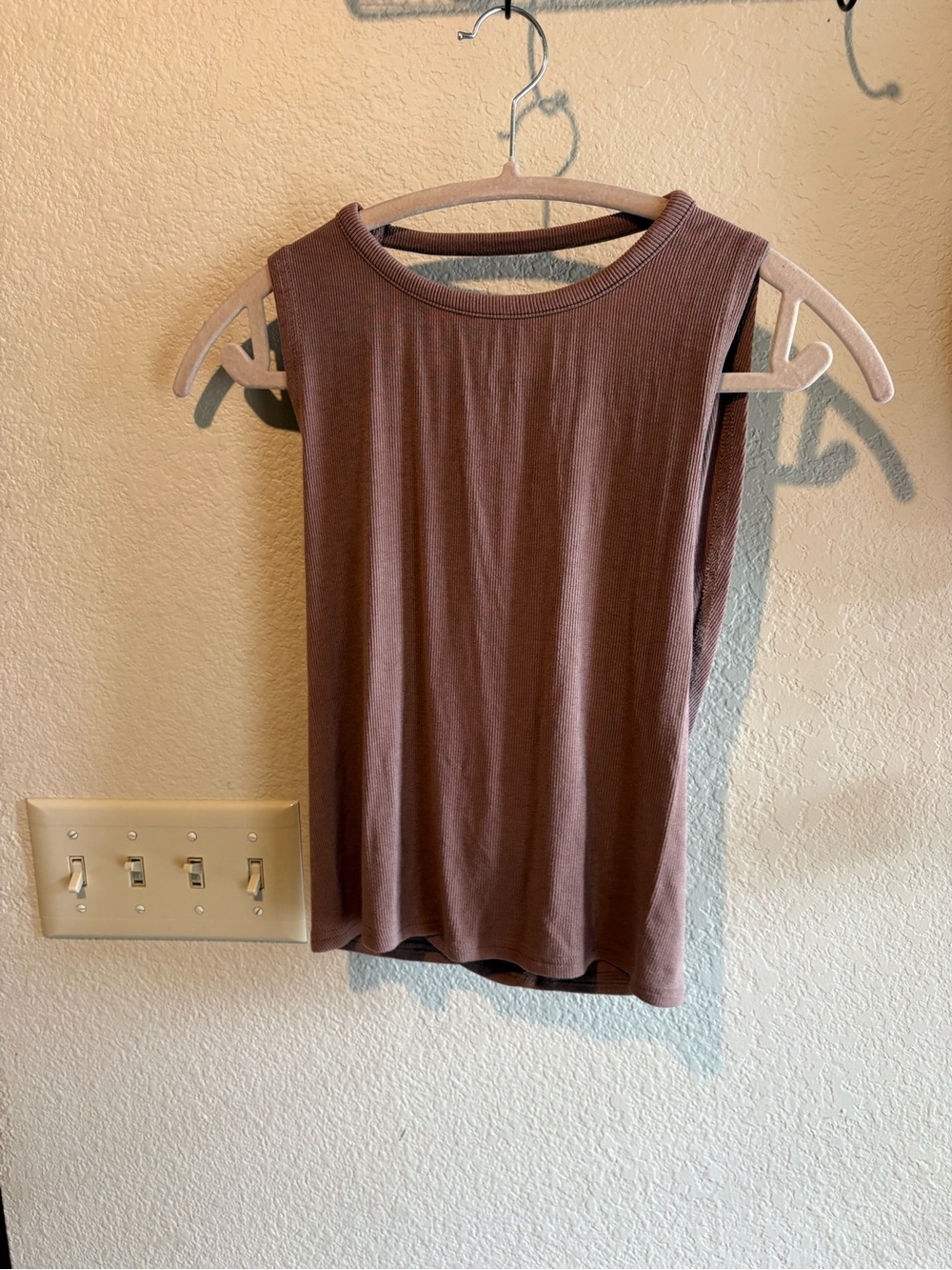 Sleeveless Ribbed Tank Top, Open back - Brown